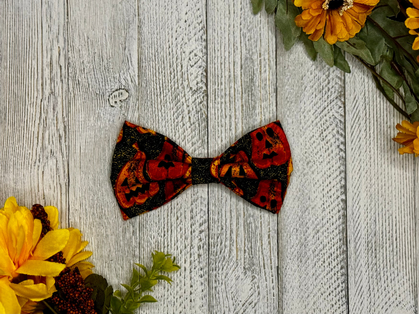Spooky Jack-O-Lantern Clip-on Bow Tie