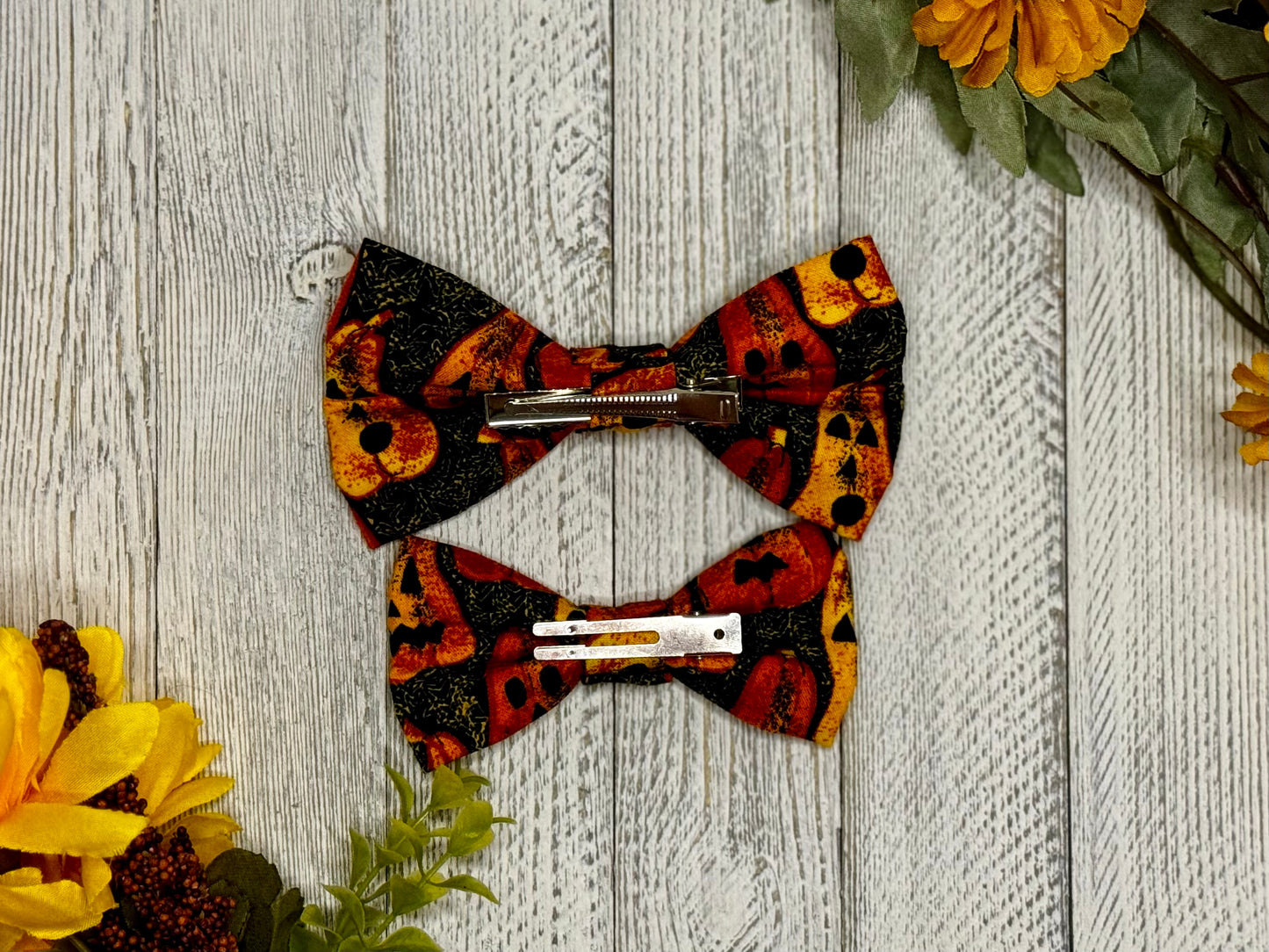 Spooky Jack-O-Lantern Clip-on Bow Tie
