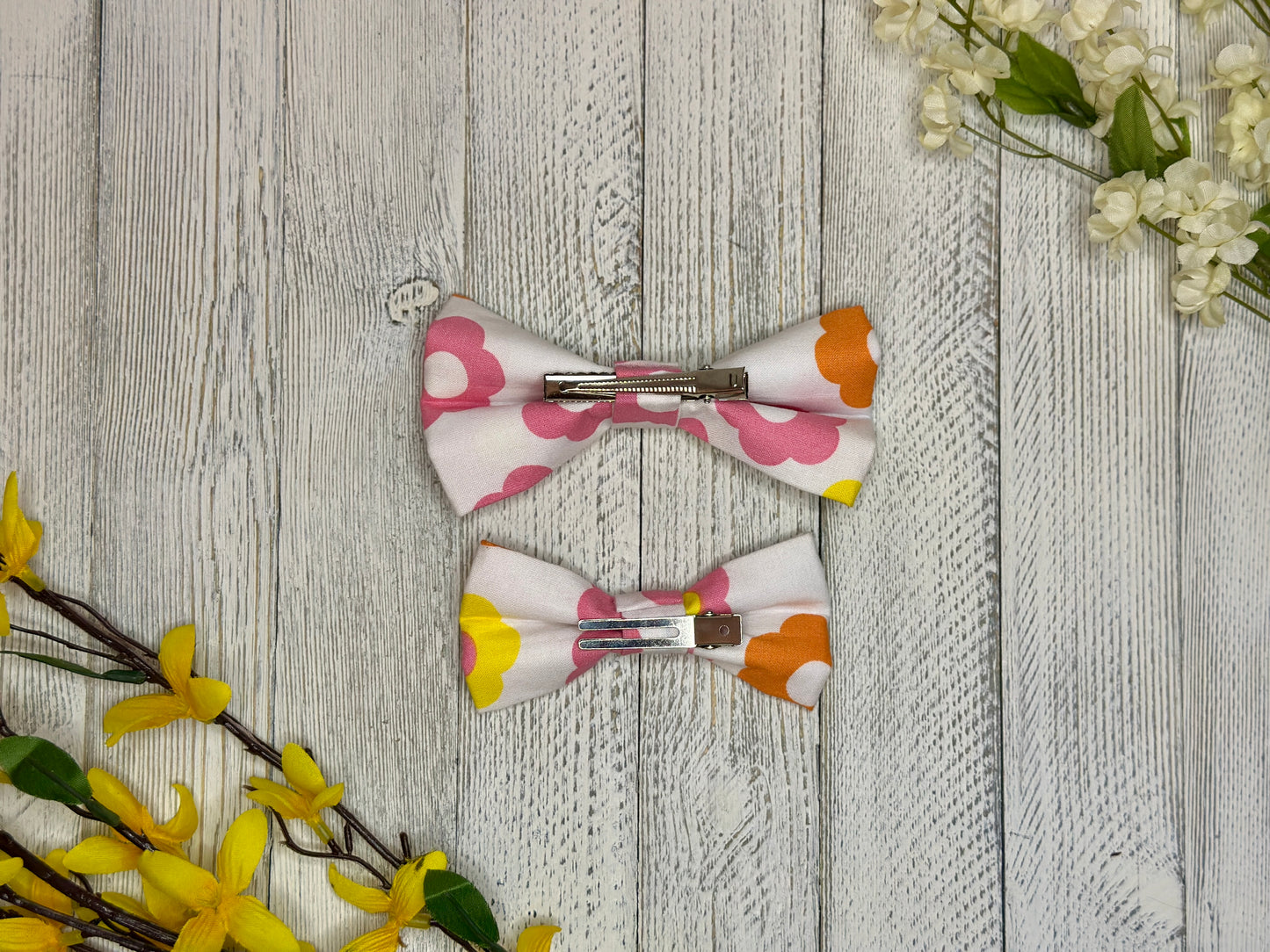 Retro Daisy Clip-on Bow Tie