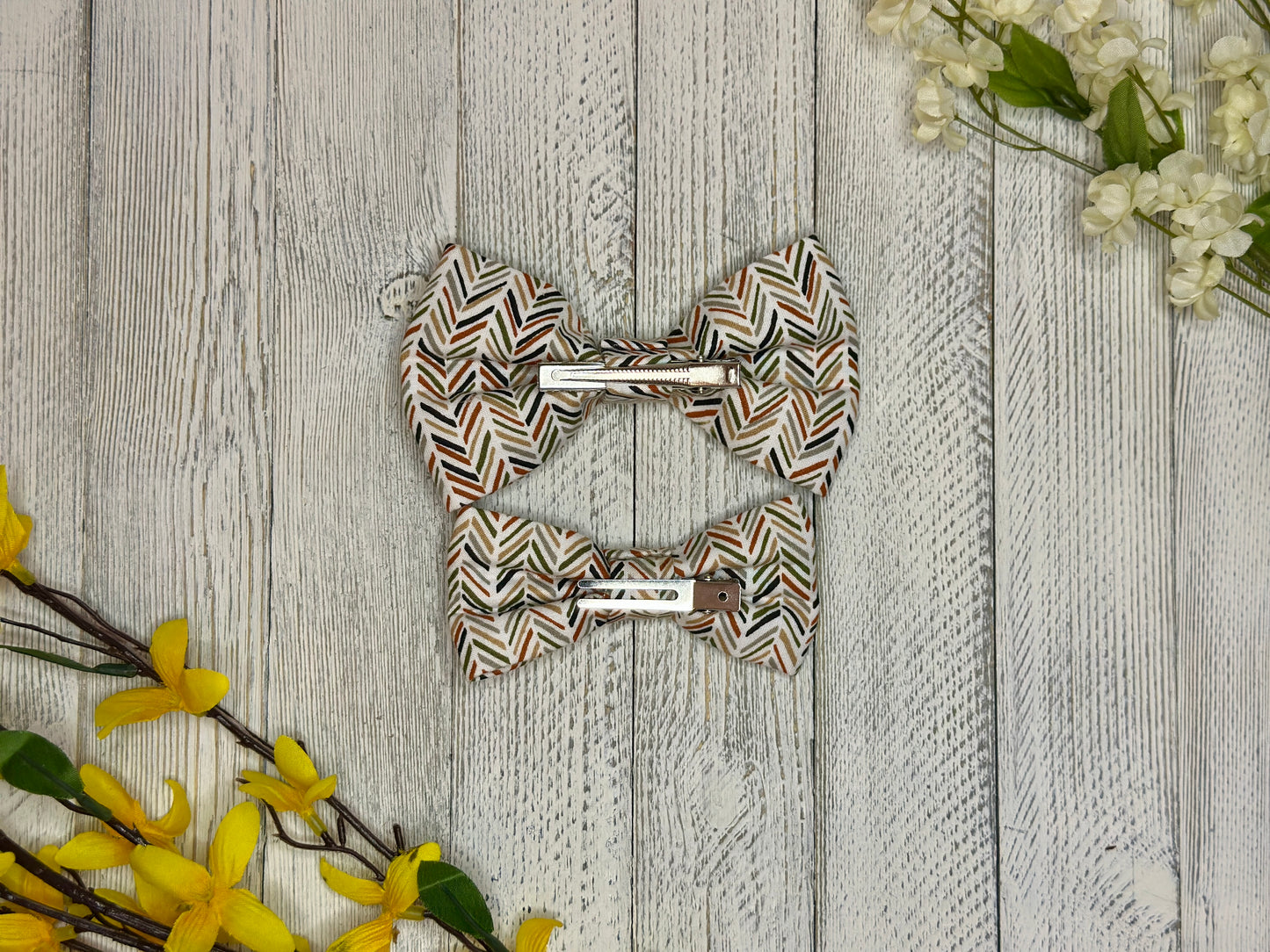 Out of the Jungle Arrow Clip-on Bow Tie