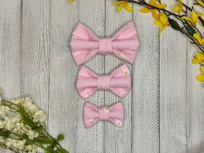 Daisy Daze Slip-on Bow Tie