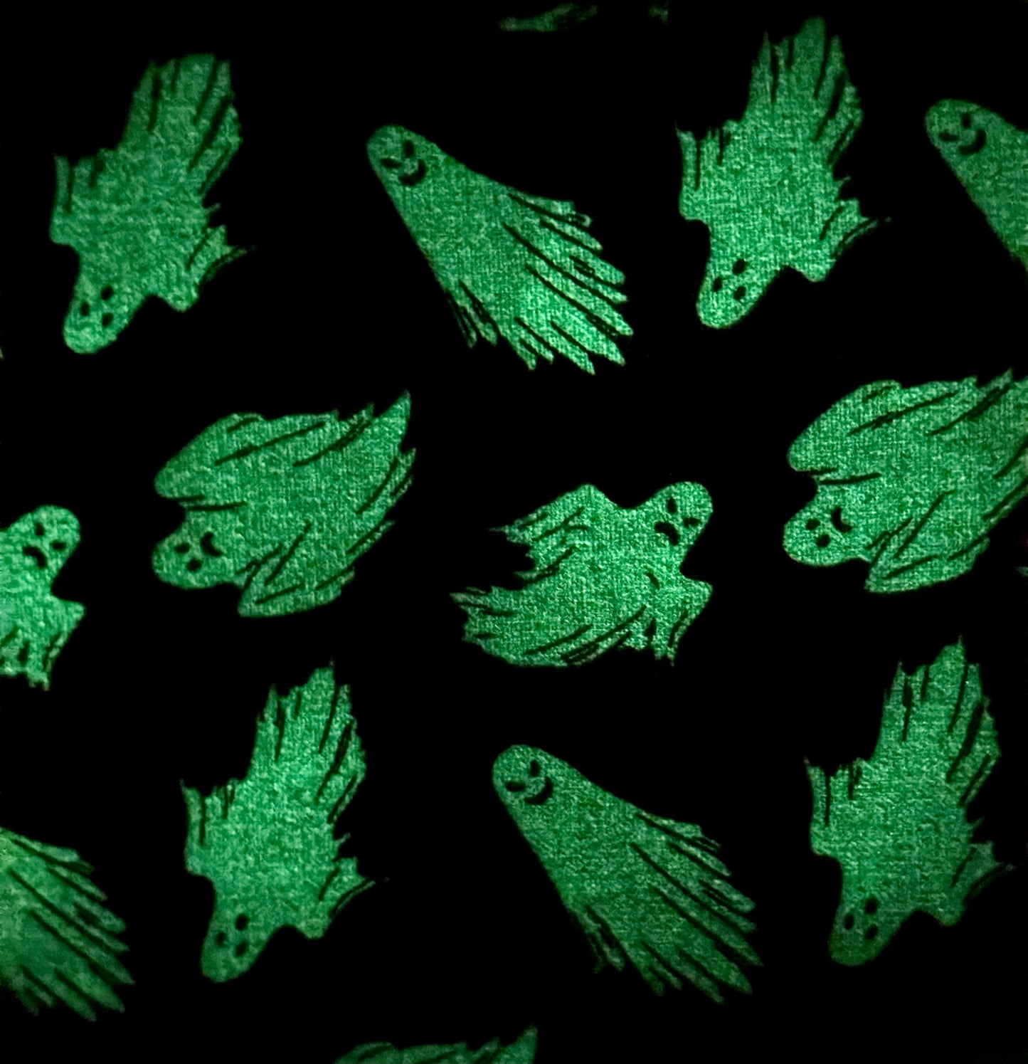 Glowing Ghosty: Glow-in-the-dark