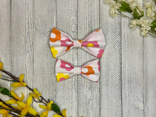 Retro Daisy Slip-on Bow Tie
