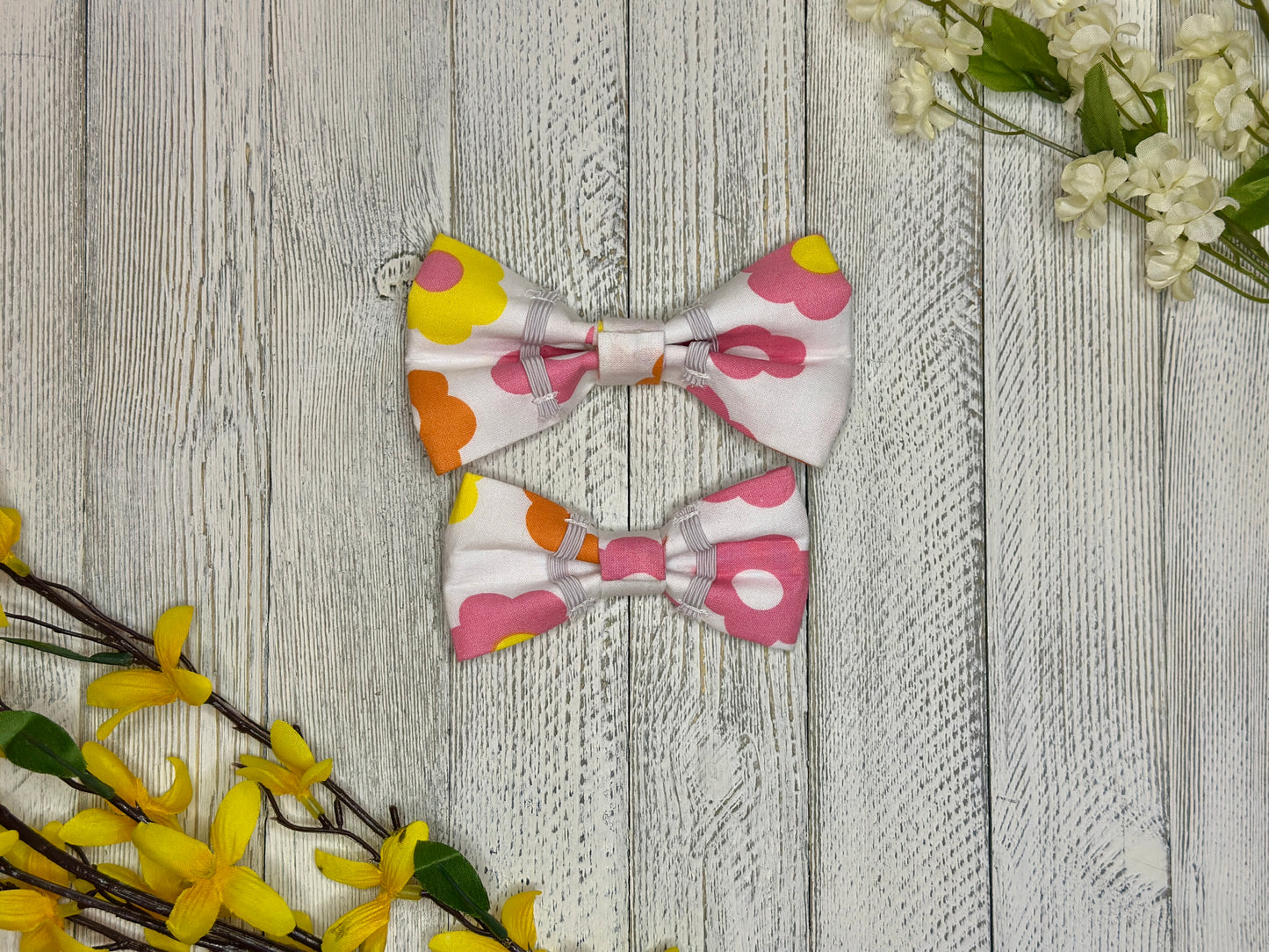 Retro Daisy Slip-on Bow Tie